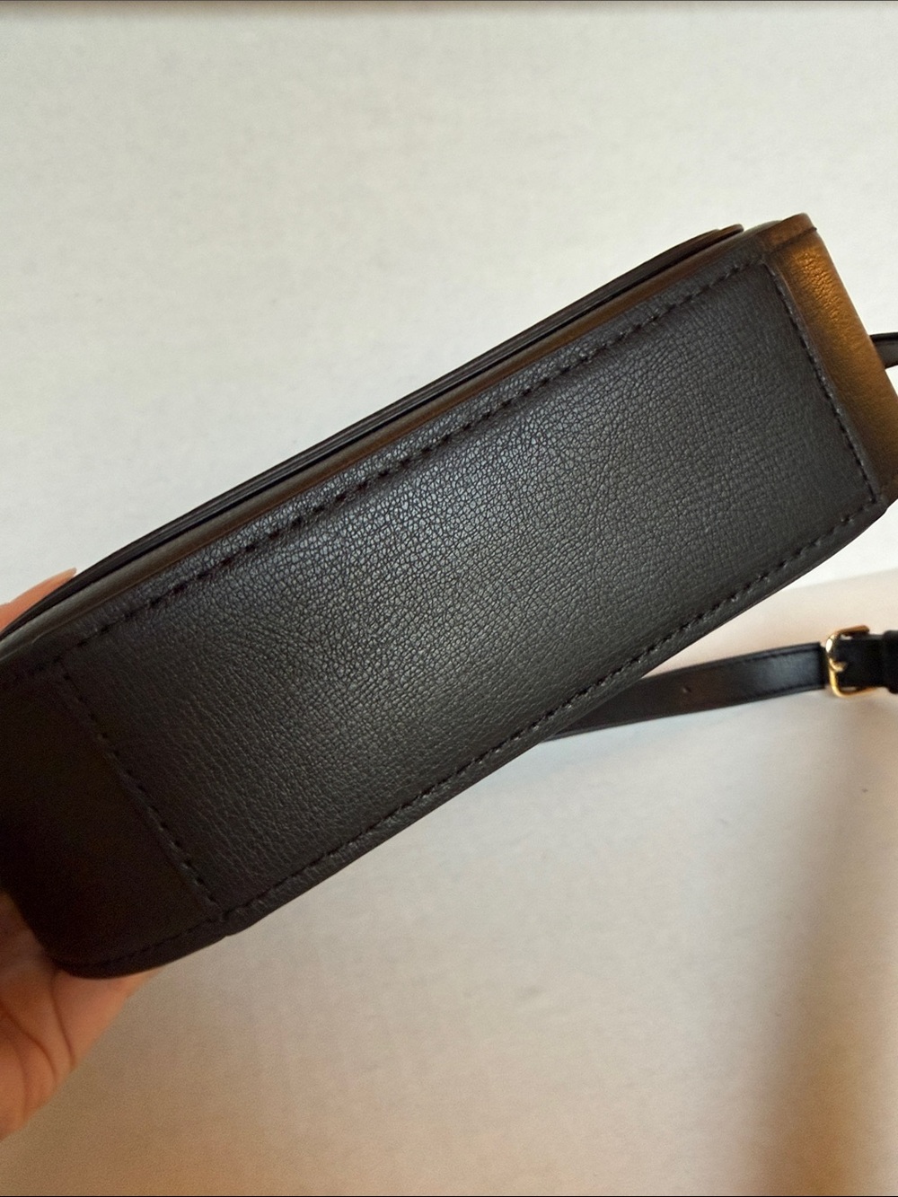 Marc Jacobs Black Leather Crossbody Saddle Bag with Gold Hardware - Picture 9 of 9